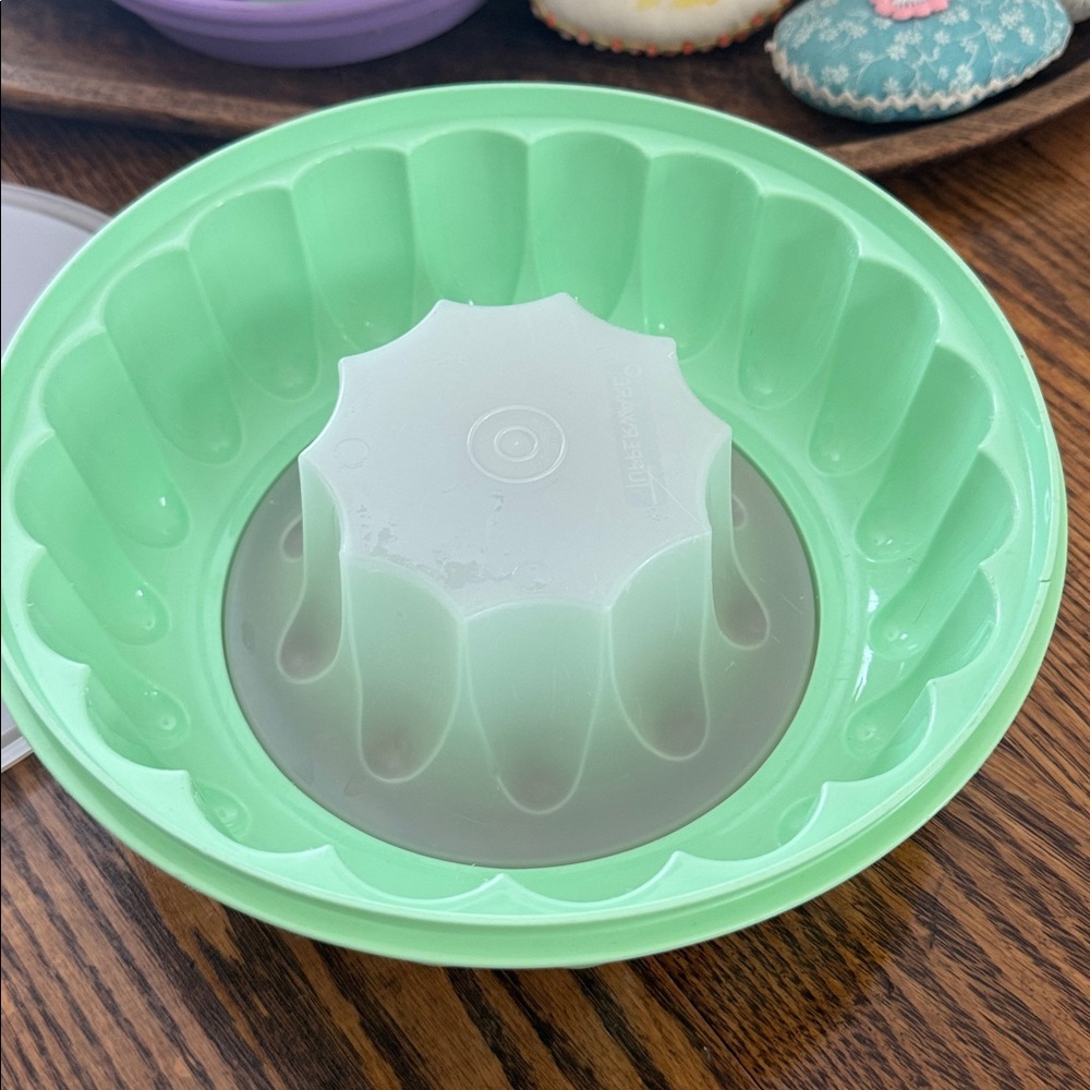 Vintage TUPPERWARE l Mint Green Jello Mold - Picture 4 of 5